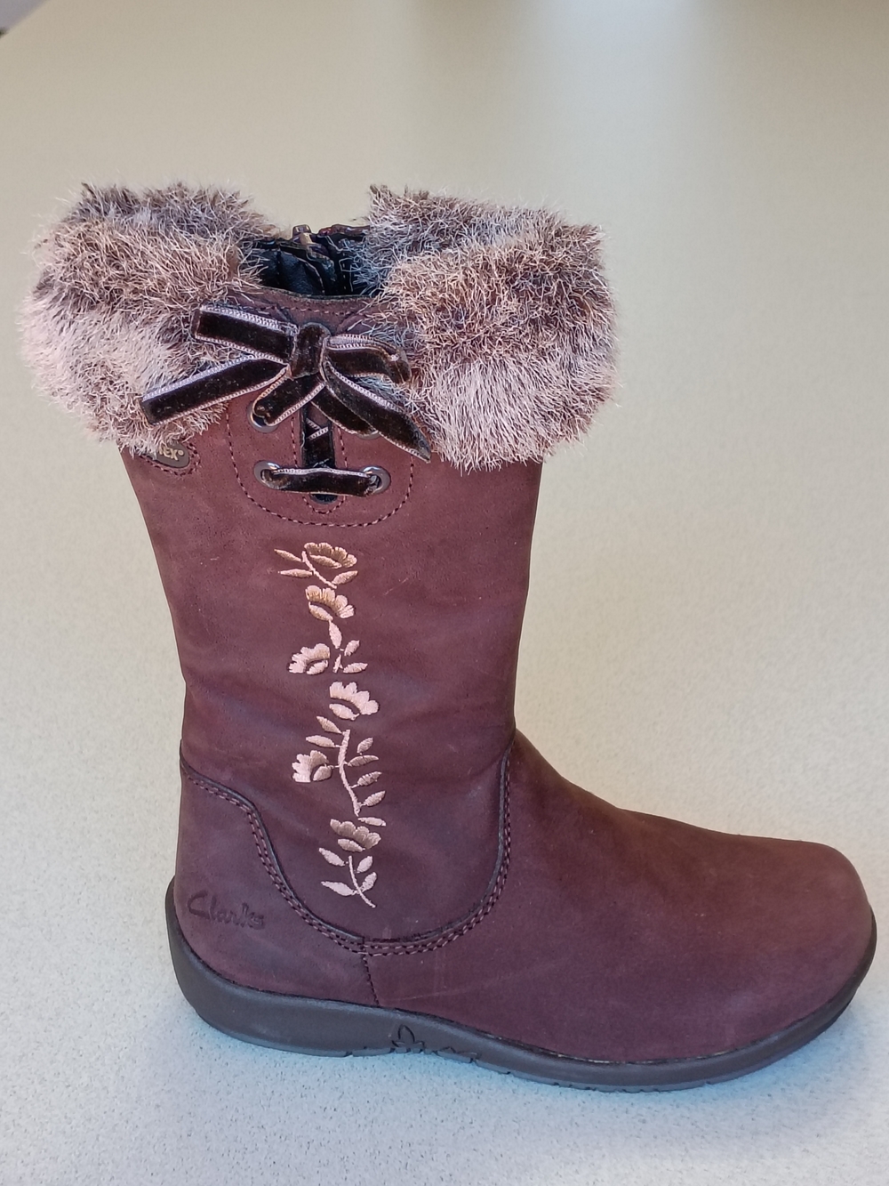 Clarks Girls Floral Boots Size 9.5 Suede Look Faux Fur Trim Excellent Condition - Picture 4 of 6